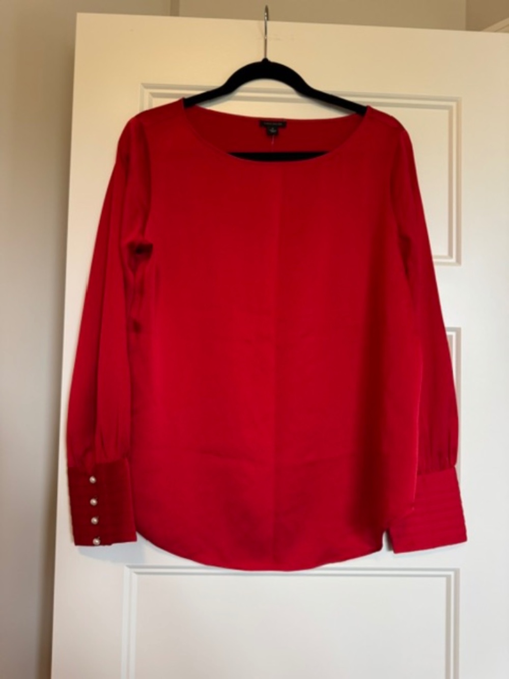 NWT Ann Taylor Red Long Sleeve Pearl Cuff Blouse – Size M – Holiday Festive
